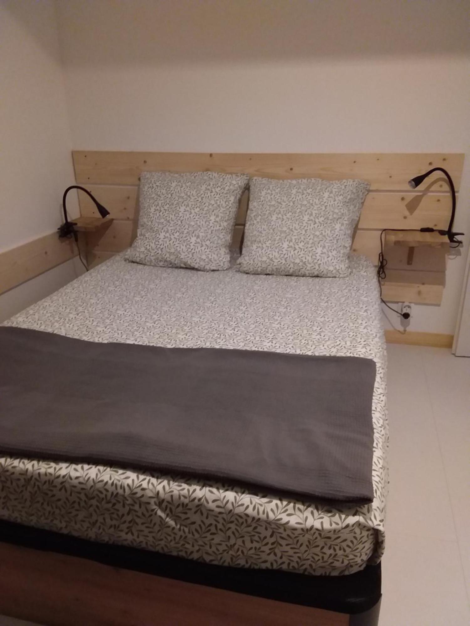 Appartement Dans Maison De Village Crots Kültér fotó
